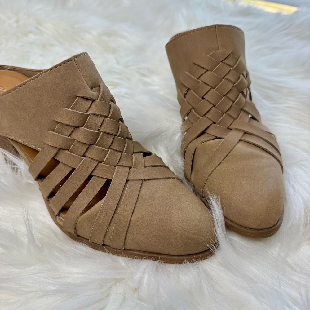 Universal Thread Women's Tan Block Heel Woven Mules - Picture 8 of 8